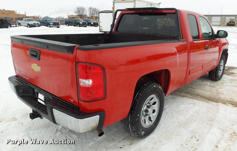 image for item AL9000 2011 Chevrolet Silverado 1500 LS Ext. Cab pickup truck