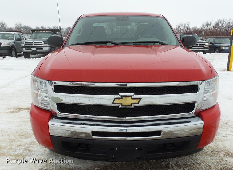 image for item AL9000 2011 Chevrolet Silverado 1500 LS Ext. Cab pickup truck