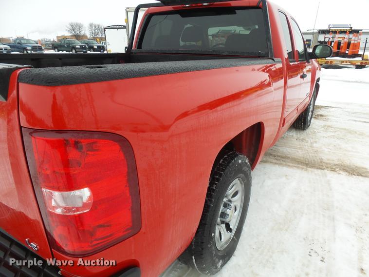 image for item AL9000 2011 Chevrolet Silverado 1500 LS Ext. Cab pickup truck
