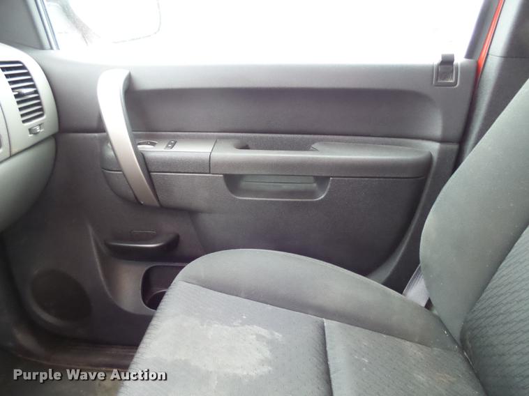 image for item AL9000 2011 Chevrolet Silverado 1500 LS Ext. Cab pickup truck