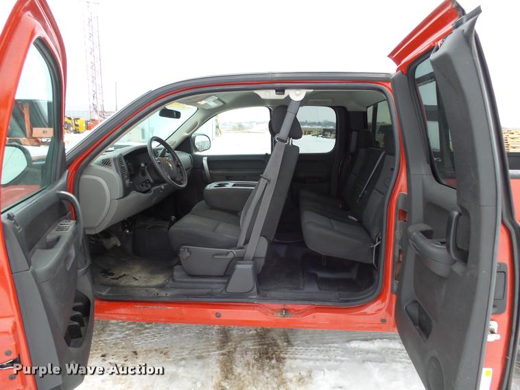 image for item AL9000 2011 Chevrolet Silverado 1500 LS Ext. Cab pickup truck