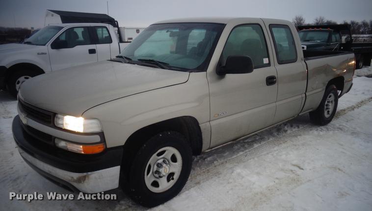 image for item AL9001 2002 Chevrolet Silverado 1500 Ext. Cab pickup truck