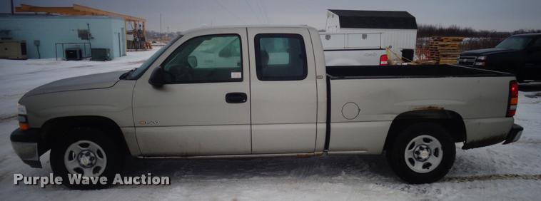 image for item AL9001 2002 Chevrolet Silverado 1500 Ext. Cab pickup truck