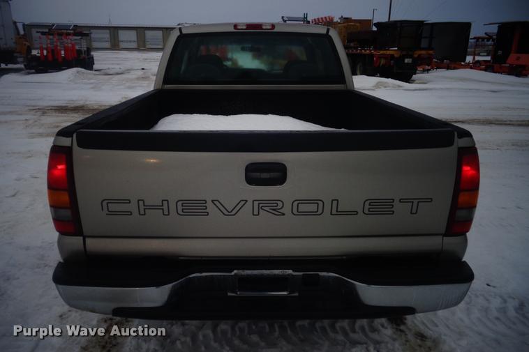 image for item AL9001 2002 Chevrolet Silverado 1500 Ext. Cab pickup truck