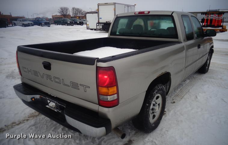 image for item AL9001 2002 Chevrolet Silverado 1500 Ext. Cab pickup truck