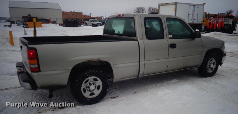 image for item AL9001 2002 Chevrolet Silverado 1500 Ext. Cab pickup truck