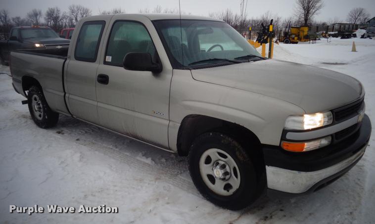 image for item AL9001 2002 Chevrolet Silverado 1500 Ext. Cab pickup truck