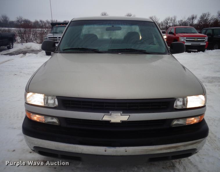 image for item AL9001 2002 Chevrolet Silverado 1500 Ext. Cab pickup truck