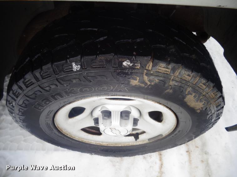 image for item AL9001 2002 Chevrolet Silverado 1500 Ext. Cab pickup truck