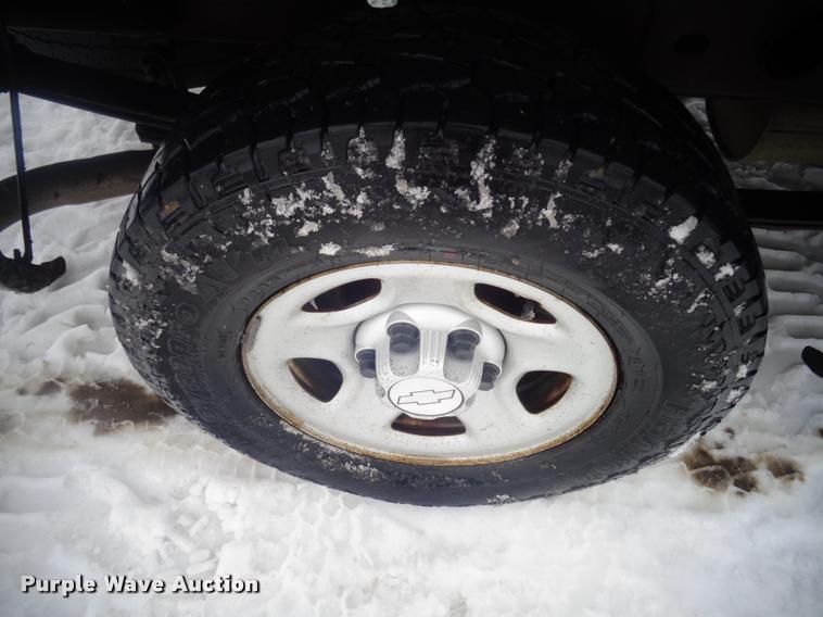 image for item AL9001 2002 Chevrolet Silverado 1500 Ext. Cab pickup truck