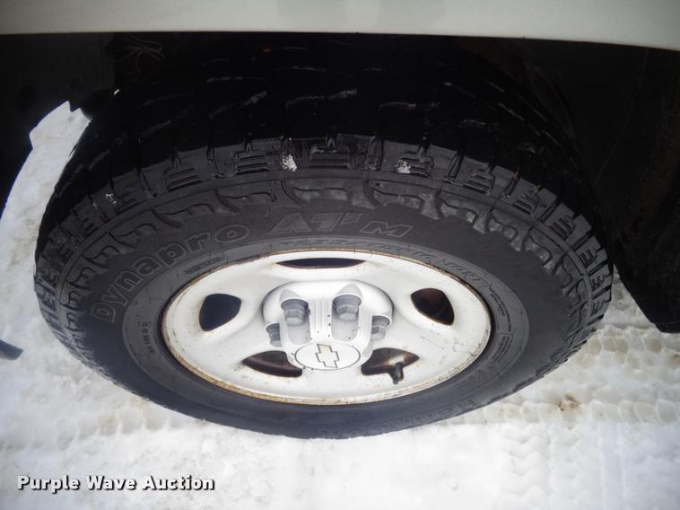 image for item AL9001 2002 Chevrolet Silverado 1500 Ext. Cab pickup truck