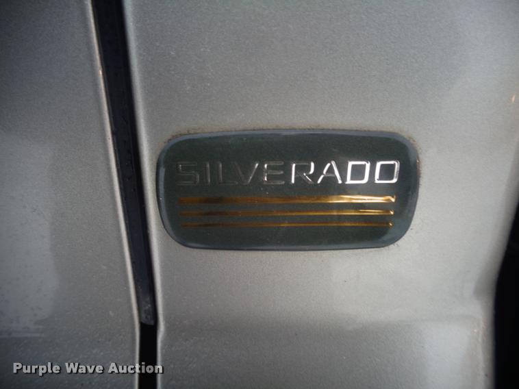 image for item AL9001 2002 Chevrolet Silverado 1500 Ext. Cab pickup truck