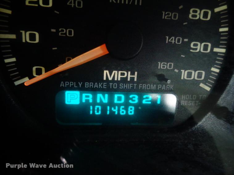 image for item AL9001 2002 Chevrolet Silverado 1500 Ext. Cab pickup truck