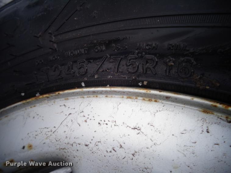 image for item AL9003 2005 Chevrolet Silverado 2500HD Ext. Cab pickup truck