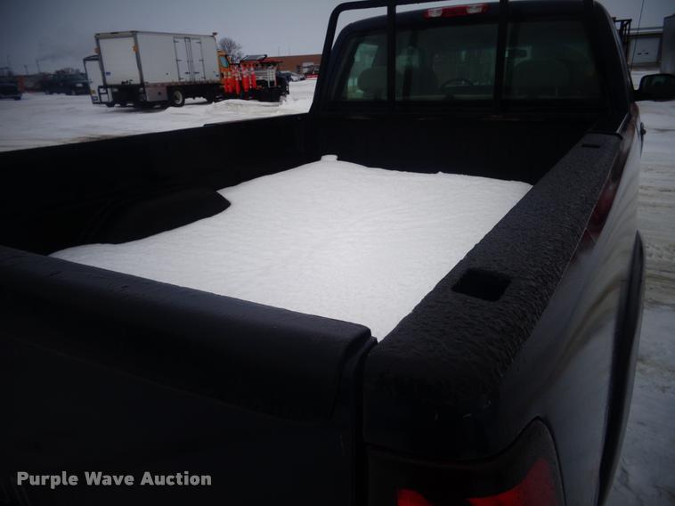 image for item AL9003 2005 Chevrolet Silverado 2500HD Ext. Cab pickup truck