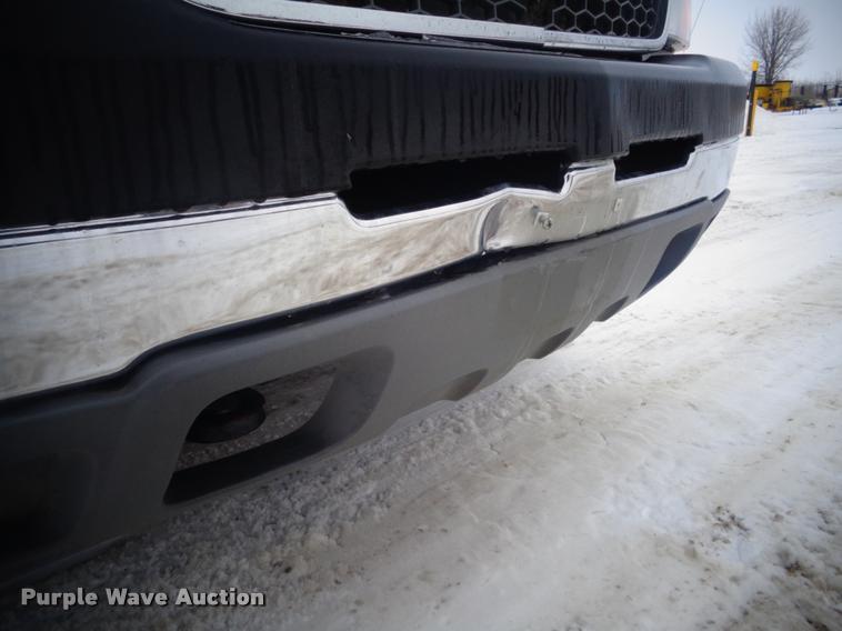 image for item AL9003 2005 Chevrolet Silverado 2500HD Ext. Cab pickup truck