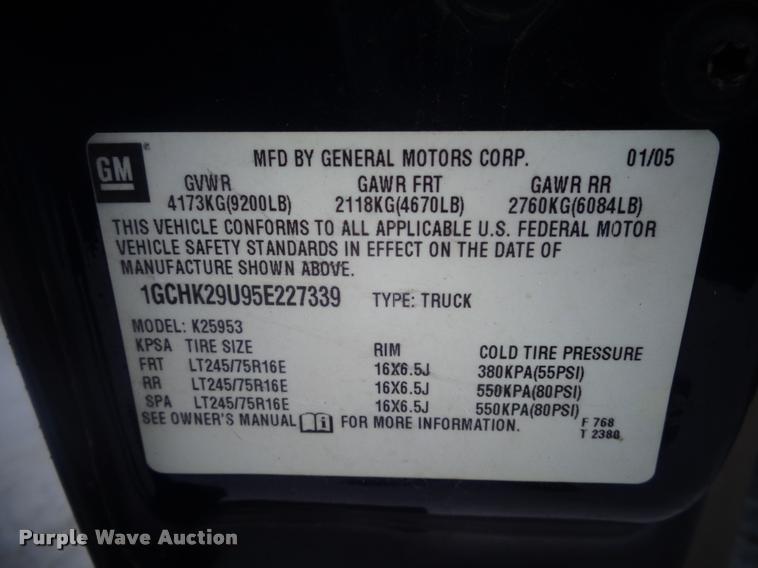 image for item AL9003 2005 Chevrolet Silverado 2500HD Ext. Cab pickup truck