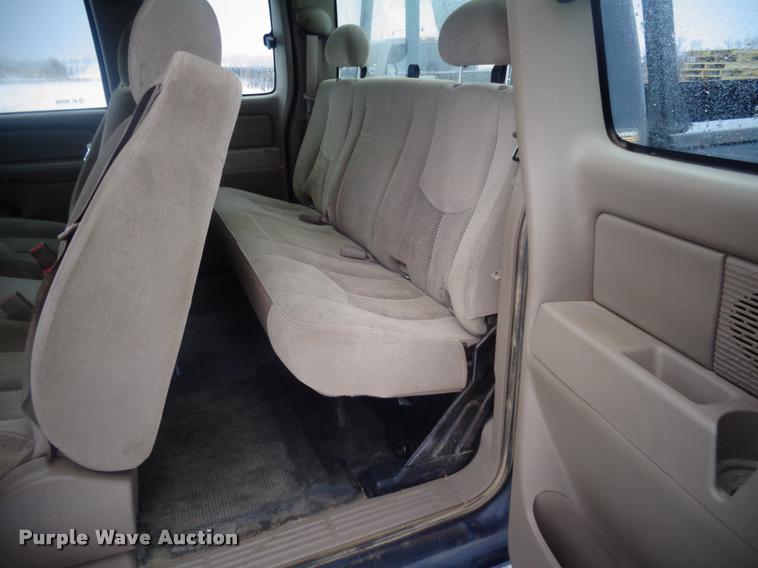 image for item AL9003 2005 Chevrolet Silverado 2500HD Ext. Cab pickup truck