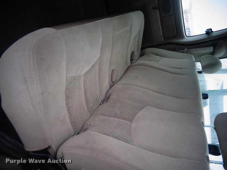 image for item AL9003 2005 Chevrolet Silverado 2500HD Ext. Cab pickup truck