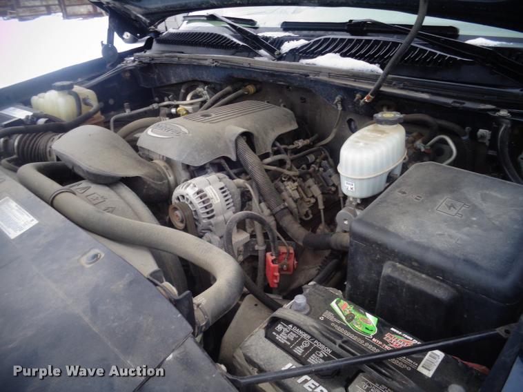 image for item AL9003 2005 Chevrolet Silverado 2500HD Ext. Cab pickup truck