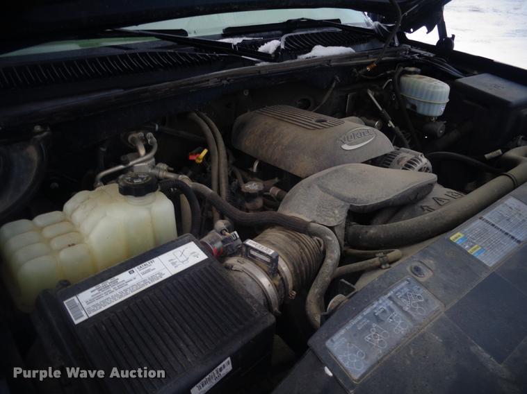 image for item AL9003 2005 Chevrolet Silverado 2500HD Ext. Cab pickup truck