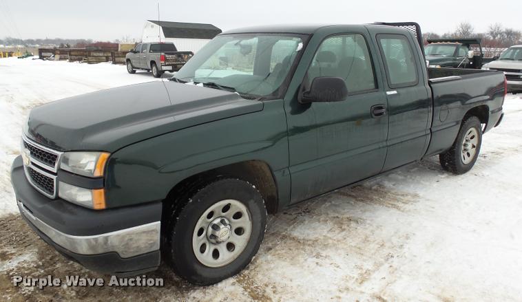image for item AL9004 2006 Chevrolet Silverado 1500 Ext. Cab pickup truck