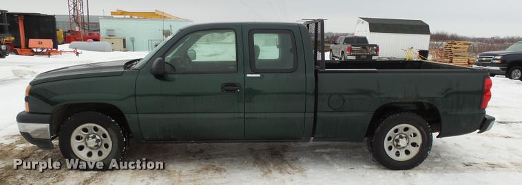 image for item AL9004 2006 Chevrolet Silverado 1500 Ext. Cab pickup truck
