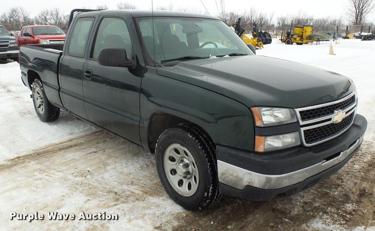 image for item AL9004 2006 Chevrolet Silverado 1500 Ext. Cab pickup truck
