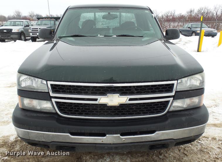 image for item AL9004 2006 Chevrolet Silverado 1500 Ext. Cab pickup truck