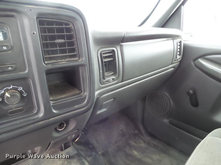 image for item AL9004 2006 Chevrolet Silverado 1500 Ext. Cab pickup truck