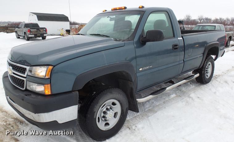 image for item AL9006 2006 Chevrolet Silverado 2500HD pickup truck