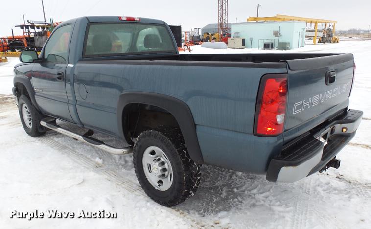 image for item AL9006 2006 Chevrolet Silverado 2500HD pickup truck
