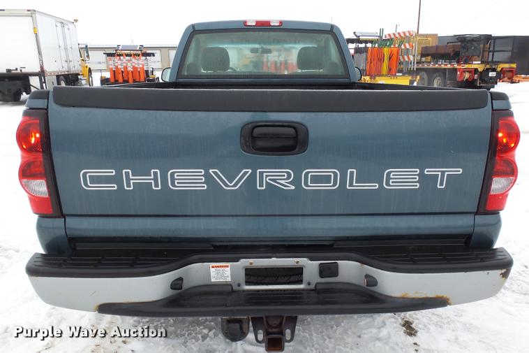 image for item AL9006 2006 Chevrolet Silverado 2500HD pickup truck