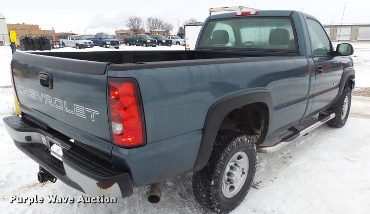 image for item AL9006 2006 Chevrolet Silverado 2500HD pickup truck