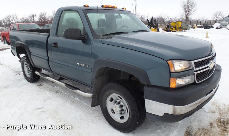 image for item AL9006 2006 Chevrolet Silverado 2500HD pickup truck