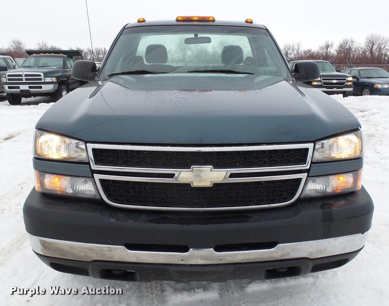 image for item AL9006 2006 Chevrolet Silverado 2500HD pickup truck