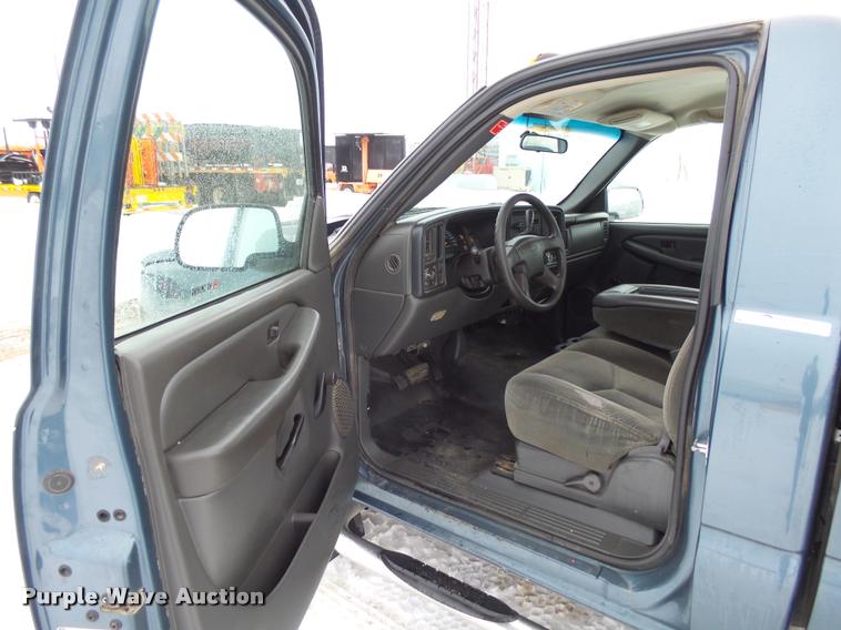 image for item AL9006 2006 Chevrolet Silverado 2500HD pickup truck