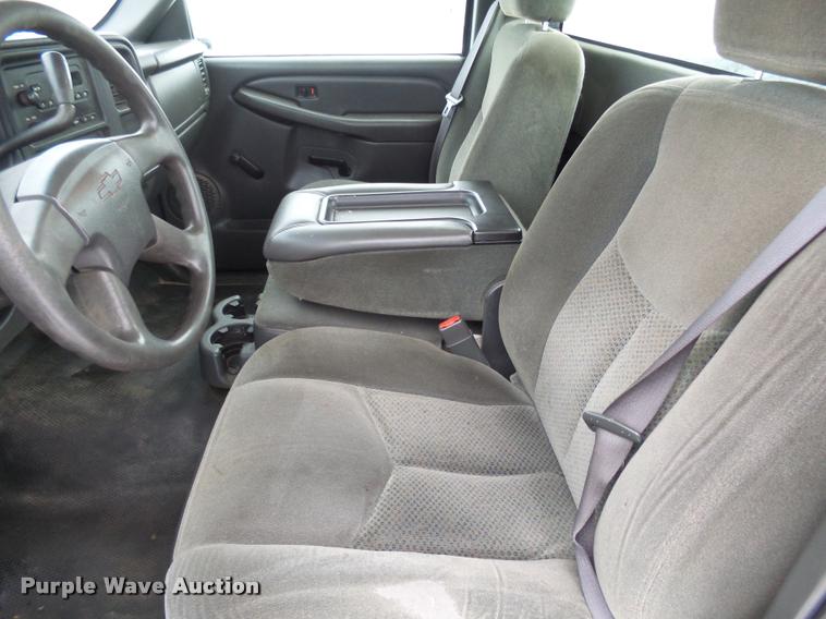 image for item AL9006 2006 Chevrolet Silverado 2500HD pickup truck