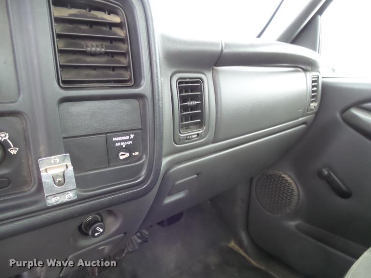 image for item AL9006 2006 Chevrolet Silverado 2500HD pickup truck