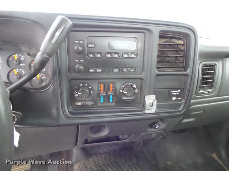 image for item AL9006 2006 Chevrolet Silverado 2500HD pickup truck