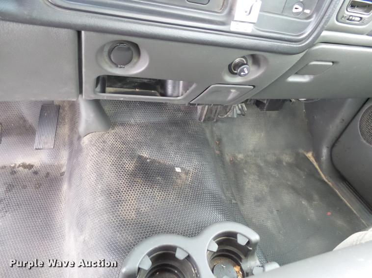 image for item AL9006 2006 Chevrolet Silverado 2500HD pickup truck