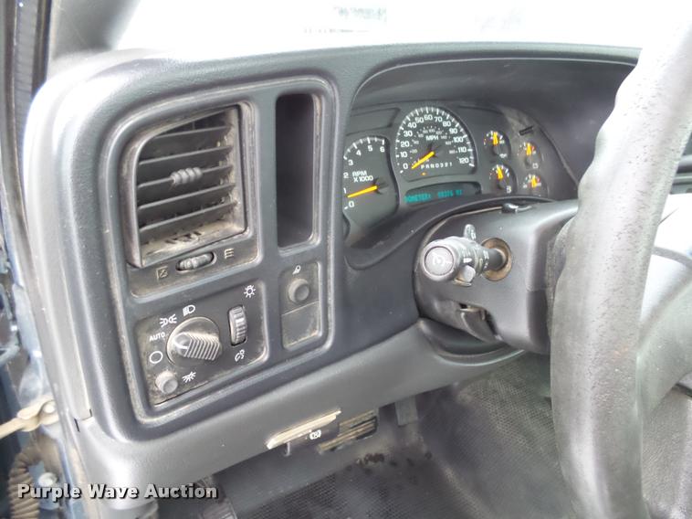image for item AL9006 2006 Chevrolet Silverado 2500HD pickup truck