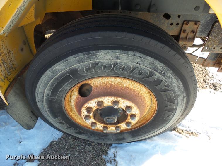 image for item AL9018 1995 International 4700 dump truck