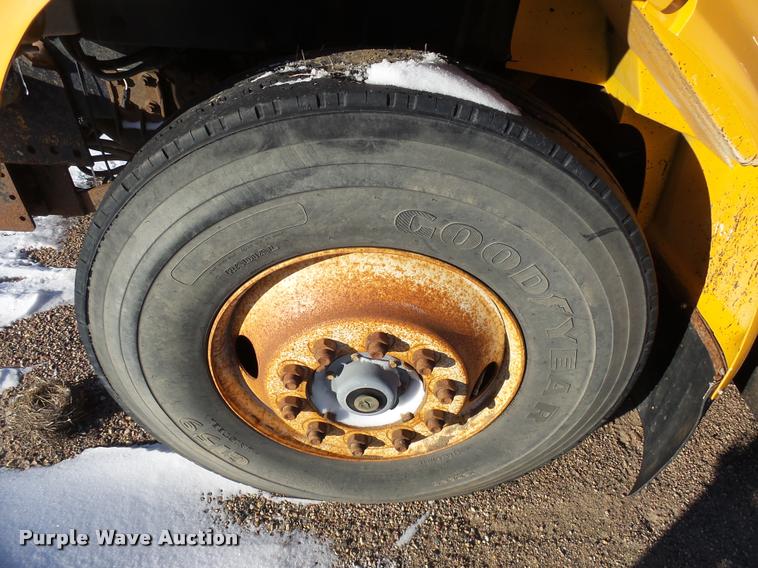 image for item AL9018 1995 International 4700 dump truck