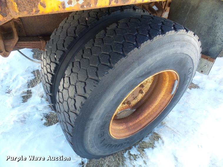 image for item AL9018 1995 International 4700 dump truck