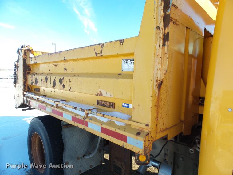 image for item AL9018 1995 International 4700 dump truck