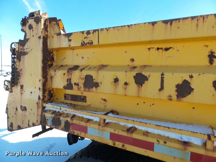 image for item AL9018 1995 International 4700 dump truck