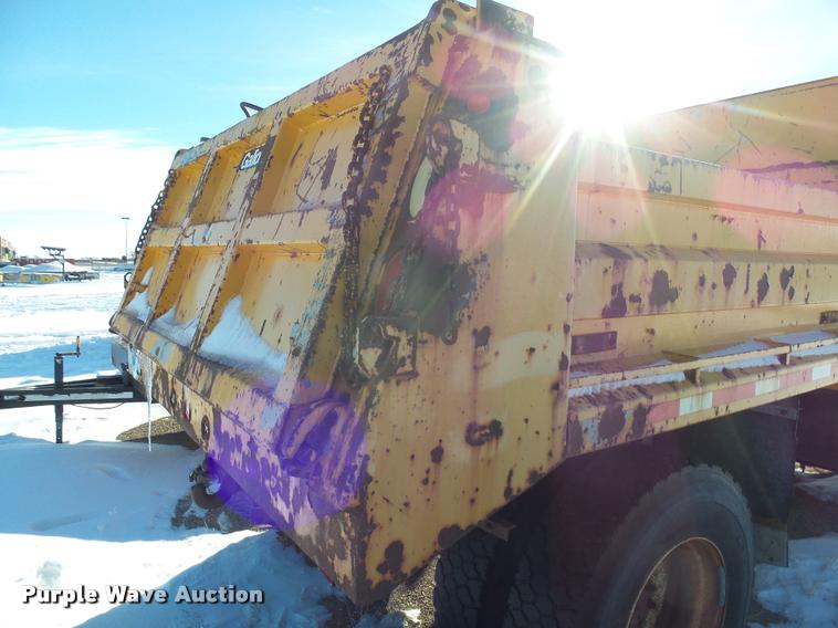 image for item AL9018 1995 International 4700 dump truck