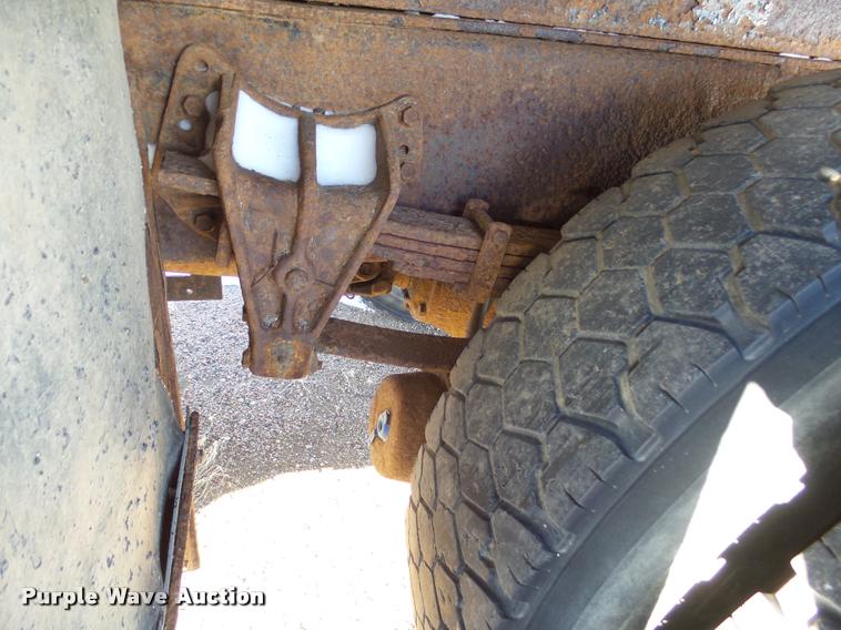 image for item AL9018 1995 International 4700 dump truck