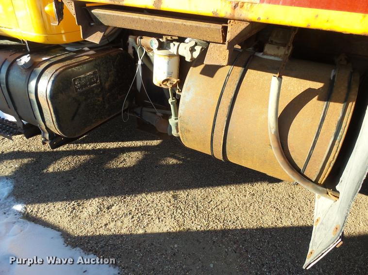 image for item AL9018 1995 International 4700 dump truck